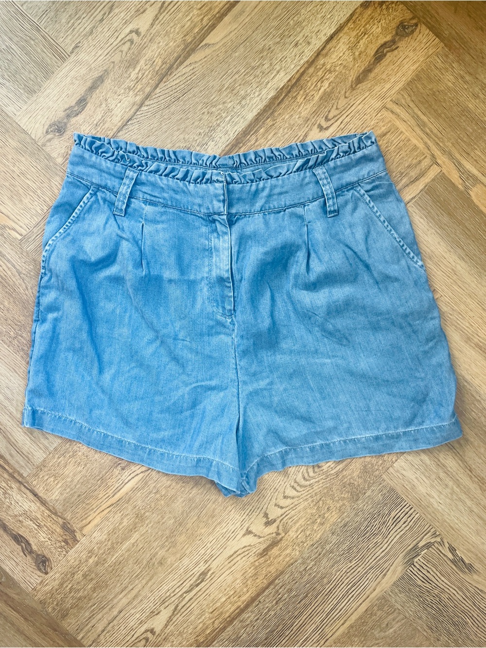 vineyard vines Chambray Paperbag High Rise Shorts Blue Denim Style Size 14